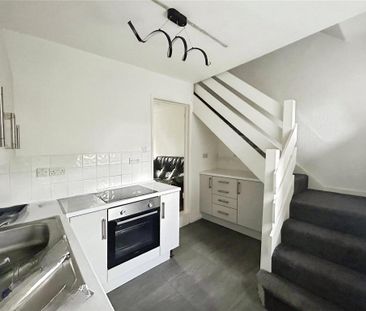 2 bedroom terraced house to rent - Photo 1