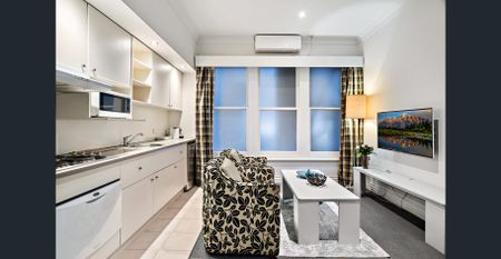 Contemporary Furnished one bedroom on Colins Street - Photo 2