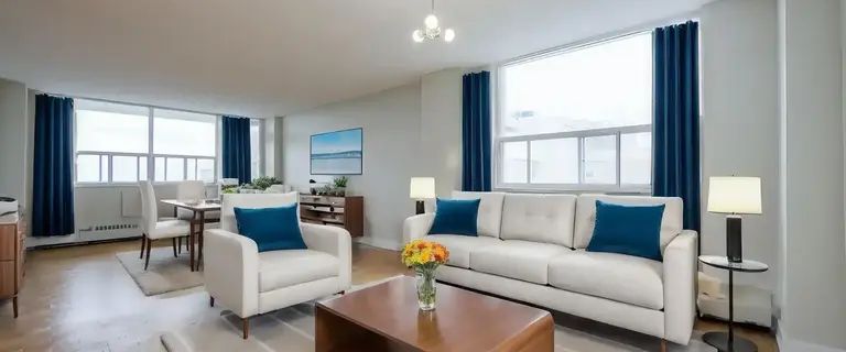 Queen Margaret I | 11 Margaret Avenue, Kitchener - Photo 1