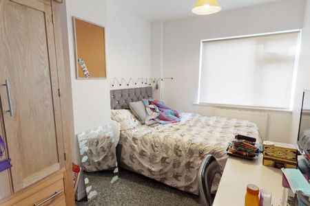 Ash Crescent , - Photo 3