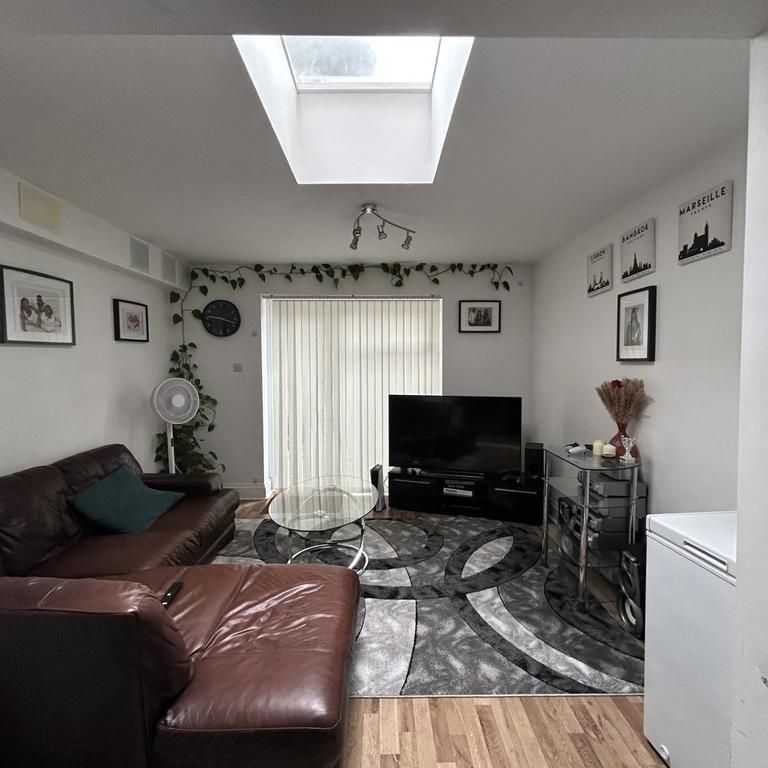 2 bedroom terraced house to rent - Photo 1