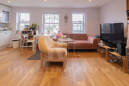 Two Bedroom Flat – Temple Fortune Parade NW11 - Photo 2