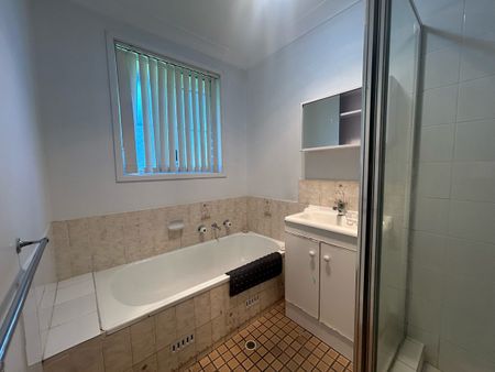 Cozy Family Home in a Hassle Free Location! - Photo 4