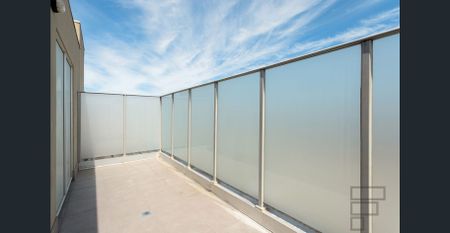 Spacious, Stylish & Superbly Located (6 month lease) | FLARE REAL ESTATE - Photo 5