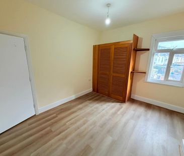 3 bedroom flat to rent - Photo 3