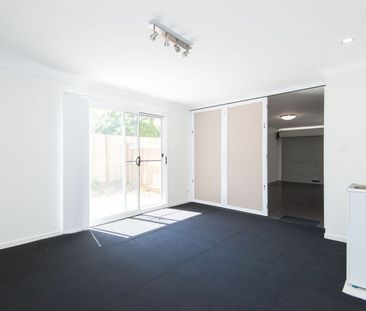 Three Bedroom Tri Level Townhome Ideal Location and Ducted Air Con! - Photo 5