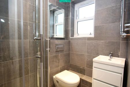 6 bedroom terraced house to rent - Photo 5
