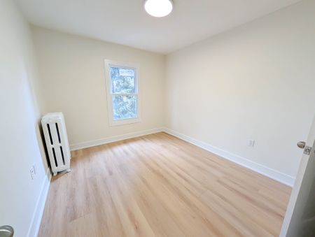 59 Carrick Ave, Hamilton - 3 Bedroom Upper Unit - Photo 4