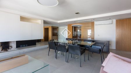 Apartamento com 3 quartos e 122m² para alugar em Três Figueiras, Porto Alegre. - Photo 2