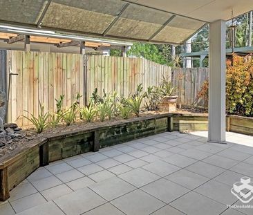 Modern 3-Bedroom Townhouse in Prime Indooroopilly Location - Photo 2