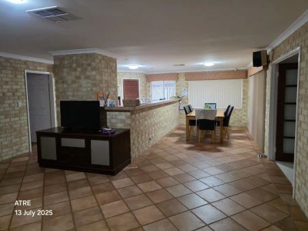 “Housemate in a Shared Home suitable for a Single Female” - Photo 3