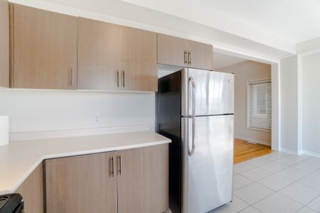 For Lease - 160 Gentile Circle, Vaughan, Ontario - Photo 2