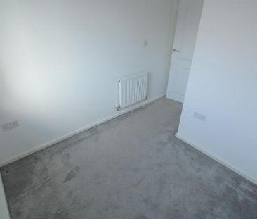 3 bedroom end of terrace house to rent - Photo 4