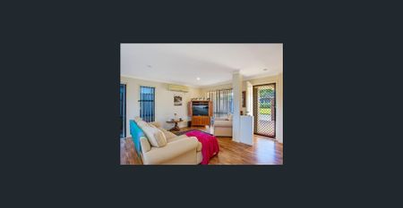 Two-storey home in gated community - Photo 2