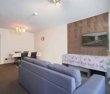 2 bedroom furnished apartment in the heart of the city - Photo 2