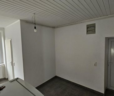 Frisch saniert 1-Zimmerwohnung mit Küche - Photo 1