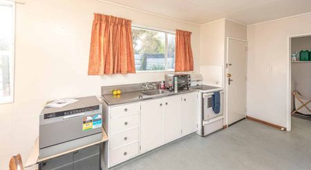 Coastal comfort -Fenced yard and carport - Photo 4