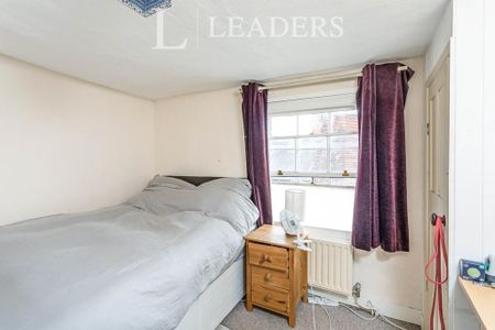 1 bedroom in a house share to rent - Photo 2