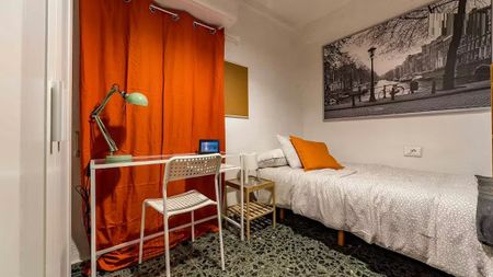 Calle Oriente, Valencia, Valencian Community 46006 - Photo 4