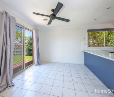 Fantastic Home In The Ashfield Estate! - Photo 3