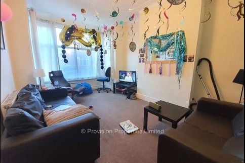 6 Bed Student Houses Leeds - Photo 1