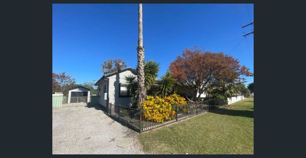 Charming Two-Bedroom Home in a Convenient Location - Photo 1