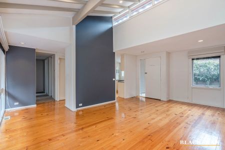 39 Barnet Close, Phillip ACT 2606 - House For Rent | Domain - Photo 4