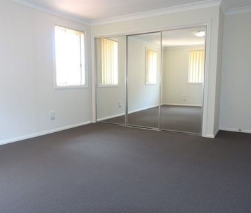 Townhouse is great location - Photo 4