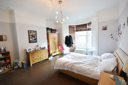 2 Bed - Ashleigh Grove, Jesmond, - Photo 3