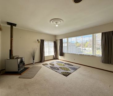 3 Bedroom Home in Silverstream - Photo 2