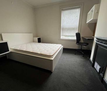 Bedroom Student House, LN1 - Photo 2