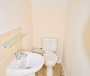 3 bedroom semi-detached house to rent - Photo 6