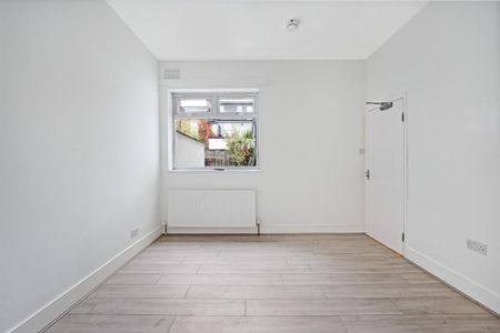 4 bedroom terraced house to rent - Photo 5