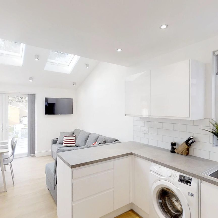 Brandon Road Room 1 - Photo 1