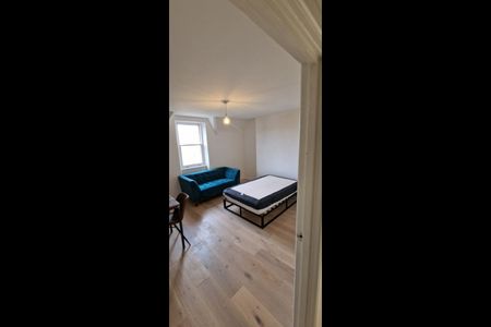 Studio Flat, Church Rd, SE19 - Photo 2