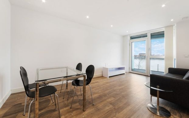 2 Bed Flat, Cable Walk, SE10 - Photo 1