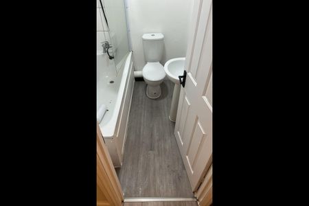 1 Bed Flat, Valmar Road, SE5 - Photo 5