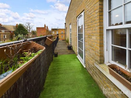 2 bedroom flat to rent - Photo 5