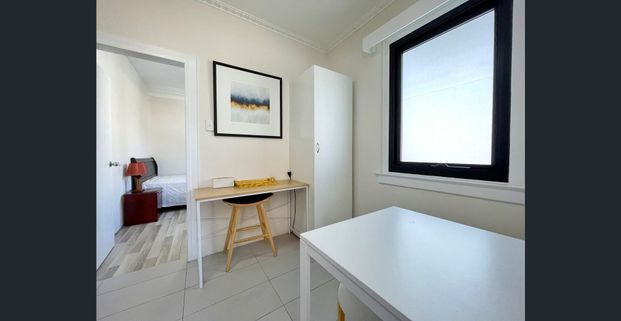 New Renovation Fully Furnished 3 Bedroom Apartment in Waterloo - Photo 1