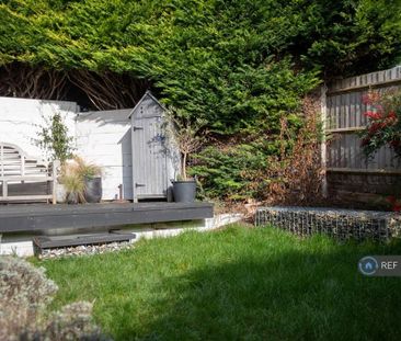 4 bedroom end of terrace house to rent - Photo 3