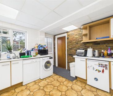 3 bedroom detached house to rent - Photo 5