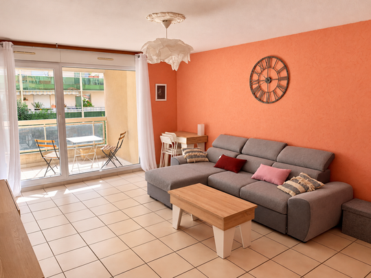 Location Appartement 2 pièces 45m² ST LAURENT DU VAR 06700 - Photo 1