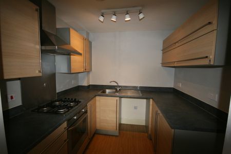 Suffolk Drive, Gloucester, with dedicated parking - Photo 2