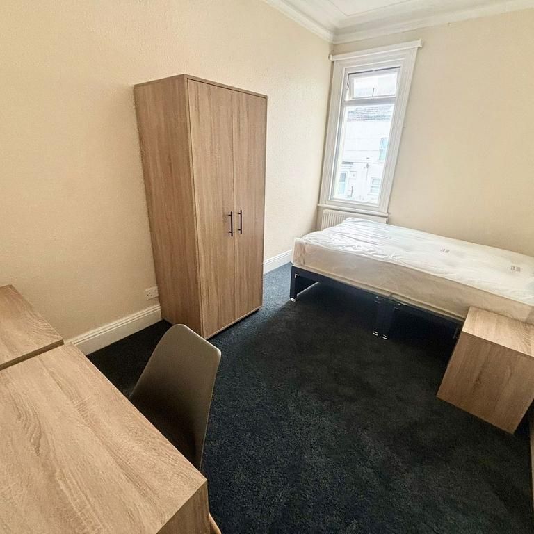 8 bedroom house share to rent - Photo 1