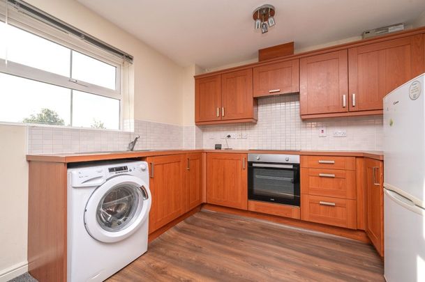 2 bedroom flat - Photo 1