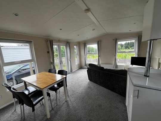 2 bedroom park home to rent - Photo 1