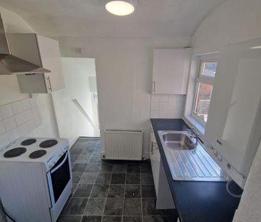 3 bedroom flat to rent - Photo 3