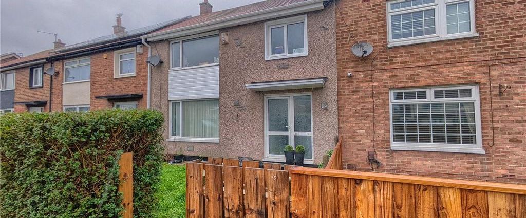 3 bedroom end of terrace house to rent - Photo 1