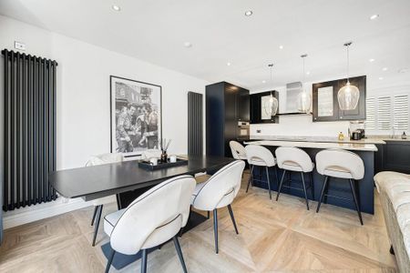 2 bedroom mews to rent - Photo 2