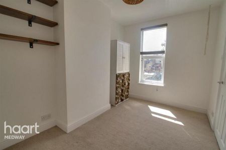 3 bedroom terraced house to rent - Photo 4